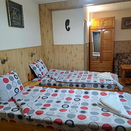 Kovacha Guest House Raduil Bagian luar foto