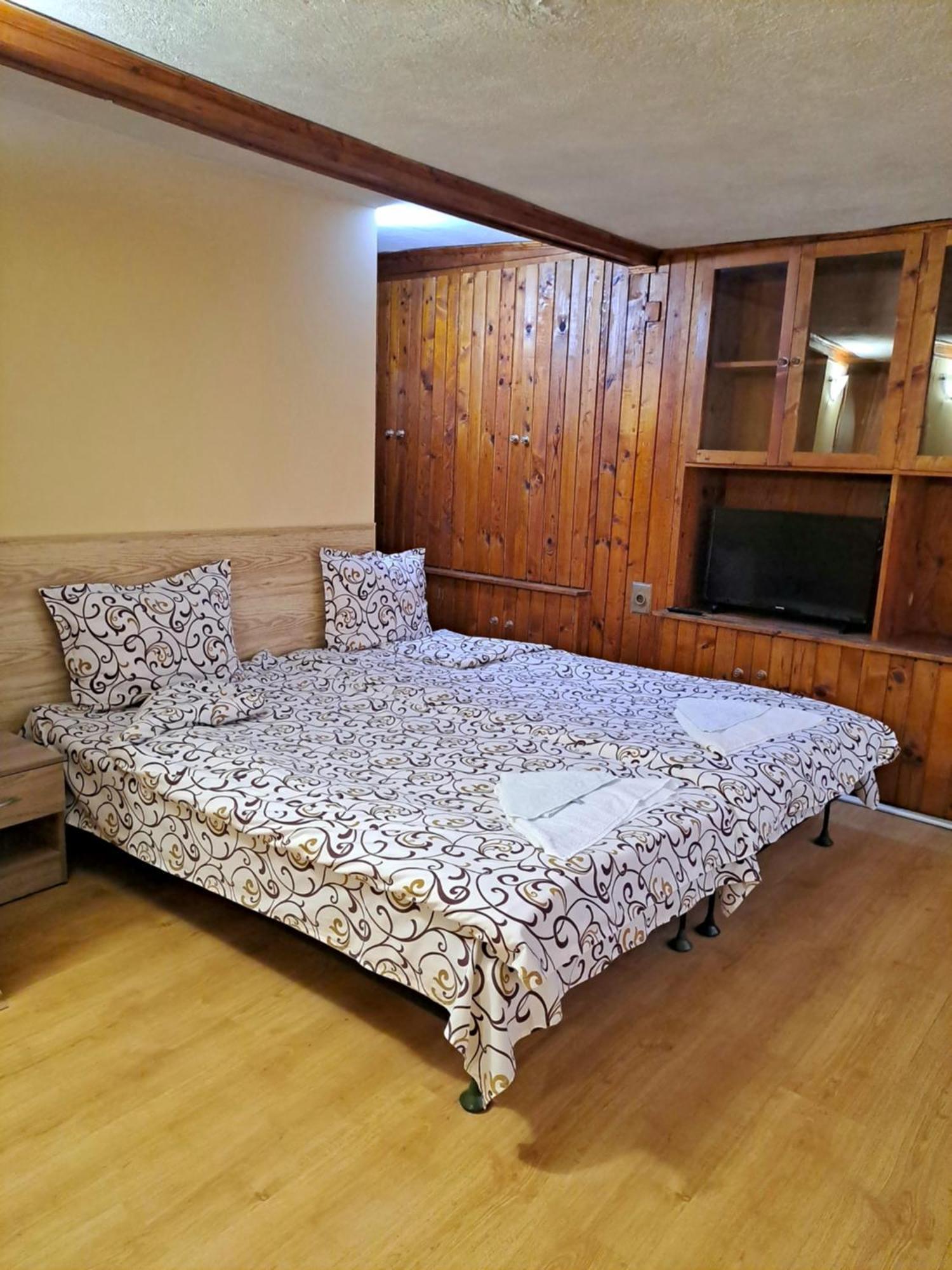 Kovacha Guest House Raduil Bagian luar foto