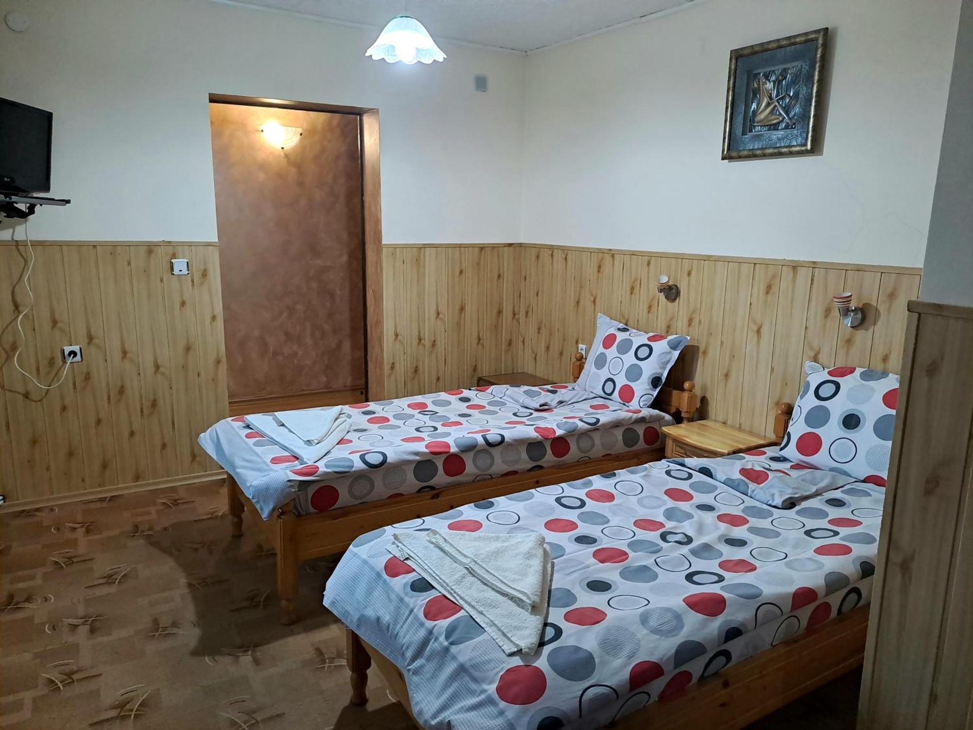 Kovacha Guest House Raduil Bagian luar foto